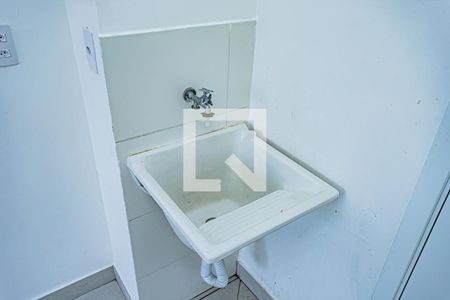 Sala, cozinha e área de serviço de apartamento para alugar com 2 quartos, 32m² em Piqueri, São Paulo