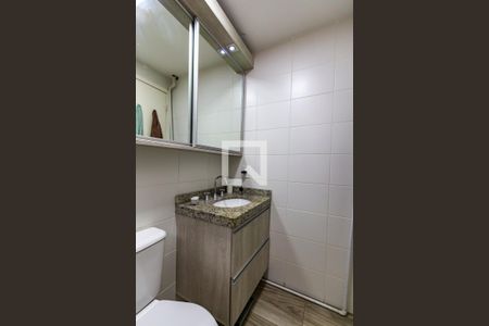 Banheiro da Suíte de apartamento à venda com 3 quartos, 70m² em Teresópolis, Porto Alegre