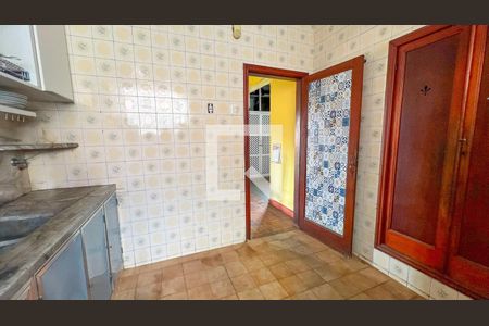 Cozinha de casa à venda com 3 quartos, 380m² em Santa Efigênia, Belo Horizonte