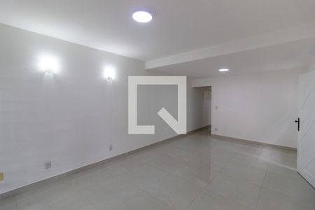 Sala de estar de casa para alugar com 4 quartos, 220m² em Jardim Aeroporto, São Paulo