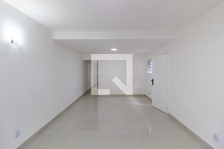 Sala de estar de casa para alugar com 4 quartos, 220m² em Jardim Aeroporto, São Paulo