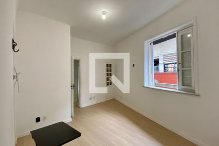 Sala de apartamento à venda com 2 quartos, 65m² em Cosme Velho, Rio de Janeiro