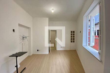 Sala de apartamento à venda com 2 quartos, 65m² em Cosme Velho, Rio de Janeiro