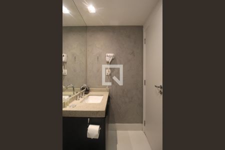 Banheiro da Suíte de kitnet/studio para alugar com 1 quarto, 29m² em Itaim Bibi, São Paulo