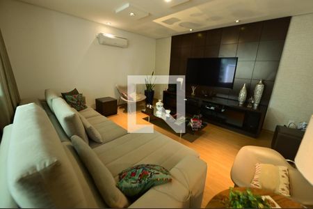 Sala de casa de condomínio para alugar com 5 quartos, 411m² em  Residencial Granville , Goiânia