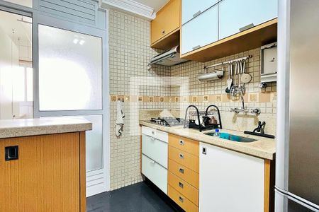 Apartamento à venda com 91m², 3 quartos e 2 vagas Apartamento à venda com 91m², 3 quartos e 2 vagasCozinha e Área de Serviço