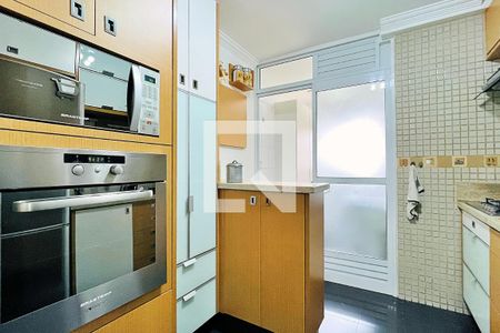 Apartamento à venda com 91m², 3 quartos e 2 vagas Apartamento à venda com 91m², 3 quartos e 2 vagasCozinha e Área de Serviço