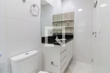 Banheiro de kitnet/studio para alugar com 1 quarto, 15m² em Vila Pirajussara, São Paulo