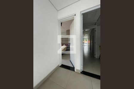 Entrada de kitnet/studio para alugar com 1 quarto, 20m² em Vila Pirajussara, São Paulo