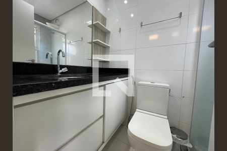 Banheiro de kitnet/studio para alugar com 1 quarto, 20m² em Vila Pirajussara, São Paulo