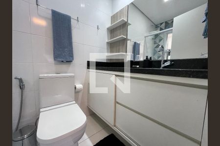 Banheiro de kitnet/studio para alugar com 1 quarto, 25m² em Vila Pirajussara, São Paulo