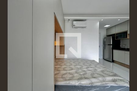 Quarto  de kitnet/studio para alugar com 0 quarto, 27m² em Jardim das Acacias, São Paulo