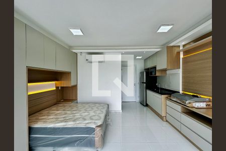 Quarto  de kitnet/studio para alugar com 0 quarto, 27m² em Jardim das Acacias, São Paulo