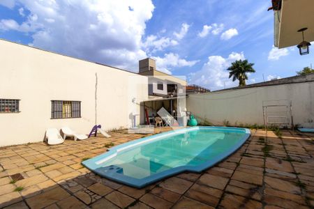 Casa à venda com 500m², 7 quartos e 7 vagas Casa à venda com 500m², 7 quartos e 7 vagasPiscina