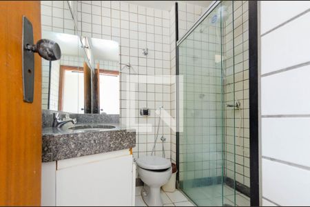 Banheiro de apartamento para alugar com 1 quarto, 30m² em Barro Preto, Belo Horizonte