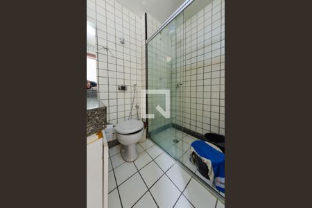 Banheiro de apartamento para alugar com 1 quarto, 30m² em Barro Preto, Belo Horizonte