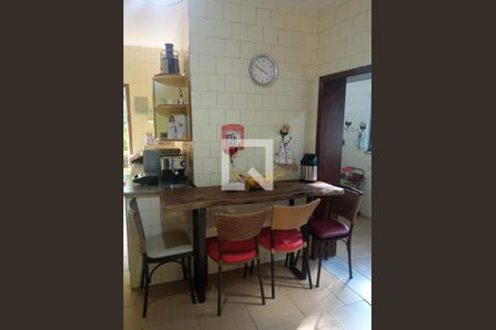 Casa de condomínio à venda com 350m², 6 quartos e 7 vagas Casa de condomínio à venda com 350m², 6 quartos e 7 vagasCozinha