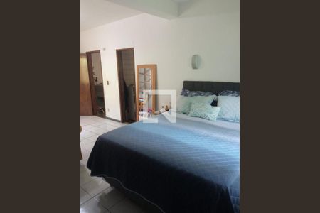 Casa de condomínio à venda com 350m², 6 quartos e 7 vagas Casa de condomínio à venda com 350m², 6 quartos e 7 vagasQuarto