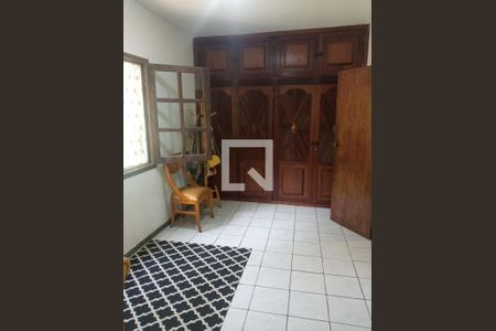 Casa de condomínio à venda com 350m², 6 quartos e 7 vagas Casa de condomínio à venda com 350m², 6 quartos e 7 vagasQuarto