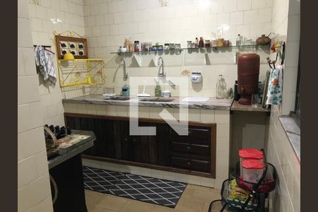 Casa de condomínio à venda com 350m², 6 quartos e 7 vagas Casa de condomínio à venda com 350m², 6 quartos e 7 vagasCozinha