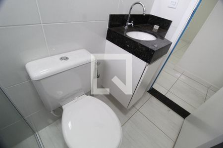 Banheiro Social de apartamento para alugar com 2 quartos, 54m² em Granada, Uberlândia