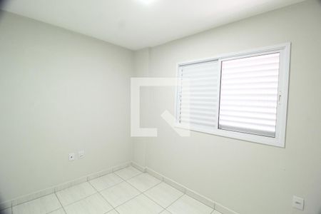 Quarto 1 de apartamento para alugar com 2 quartos, 54m² em Granada, Uberlândia