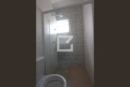 Banheiro de apartamento para alugar com 1 quarto, 28m² em Vila Antonieta, São Paulo