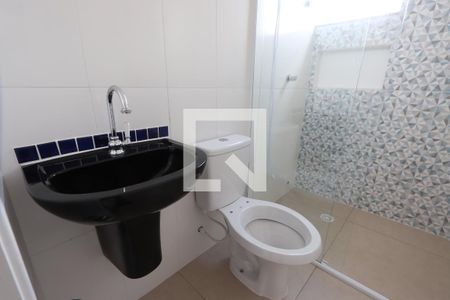 Banheiro de apartamento para alugar com 1 quarto, 28m² em Vila Antonieta, São Paulo