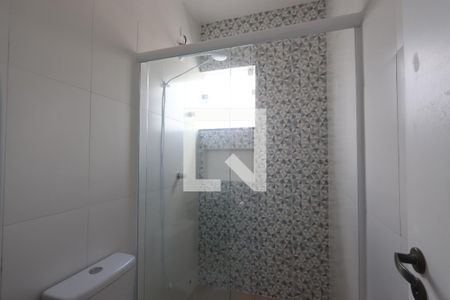 Banheiro de apartamento para alugar com 1 quarto, 28m² em Vila Antonieta, São Paulo