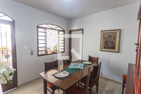 Sala 1 de casa à venda com 4 quartos, 200m² em Sagrada Família, Belo Horizonte