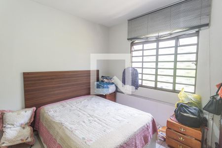 Quarto 1 de casa à venda com 4 quartos, 200m² em Sagrada Família, Belo Horizonte