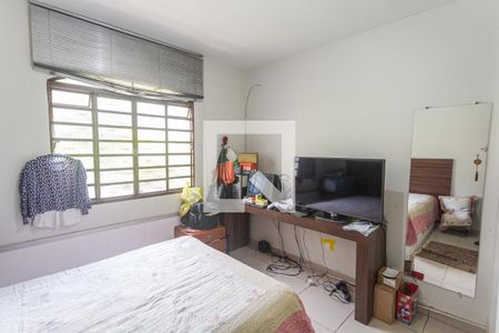 Quarto 1 de casa à venda com 4 quartos, 200m² em Sagrada Família, Belo Horizonte