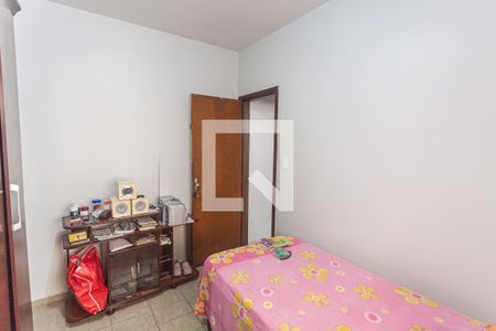 Quarto 2 de casa à venda com 4 quartos, 200m² em Sagrada Família, Belo Horizonte