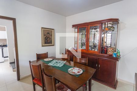 Sala 1 de casa à venda com 4 quartos, 200m² em Sagrada Família, Belo Horizonte