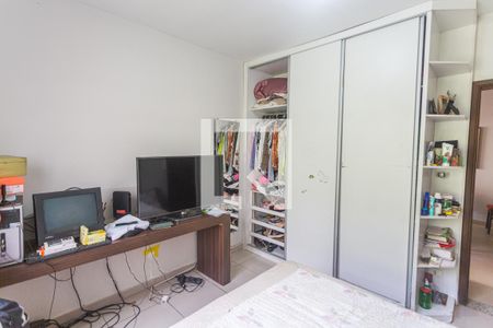 Quarto 1 de casa à venda com 4 quartos, 200m² em Sagrada Família, Belo Horizonte