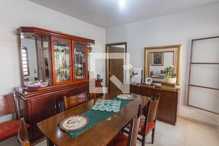 Sala 1 de casa à venda com 4 quartos, 200m² em Sagrada Família, Belo Horizonte