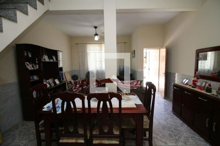 Sala de casa à venda com 3 quartos, 179m² em Olaria, Rio de Janeiro