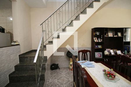 Sala - Escada 2º piso de casa à venda com 3 quartos, 179m² em Olaria, Rio de Janeiro