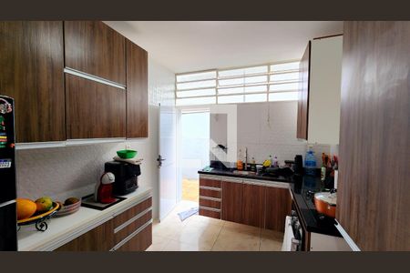 Casa à venda com 260m², 4 quartos e 5 vagas Casa à venda com 260m², 4 quartos e 5 vagasCozinha