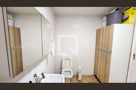 Casa à venda com 260m², 4 quartos e 5 vagas Casa à venda com 260m², 4 quartos e 5 vagasBanheiro da Edícula