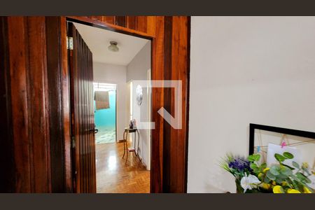 Casa à venda com 260m², 4 quartos e 5 vagas Casa à venda com 260m², 4 quartos e 5 vagasCorredor