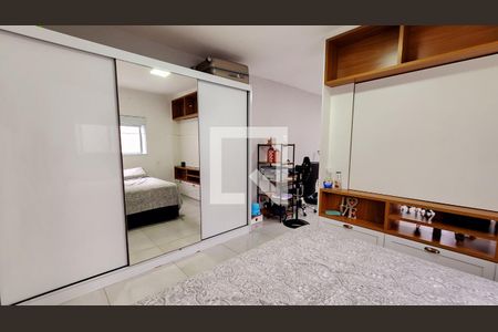 Casa à venda com 260m², 4 quartos e 5 vagas Casa à venda com 260m², 4 quartos e 5 vagasEdícula