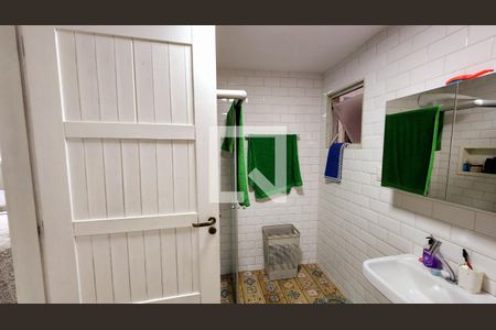 Casa à venda com 260m², 4 quartos e 5 vagas Casa à venda com 260m², 4 quartos e 5 vagasBanheiro da Edícula