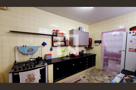 Casa à venda com 260m², 4 quartos e 5 vagas Casa à venda com 260m², 4 quartos e 5 vagasCozinha 2