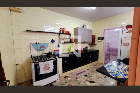 Casa à venda com 260m², 4 quartos e 5 vagas Casa à venda com 260m², 4 quartos e 5 vagasCozinha 2