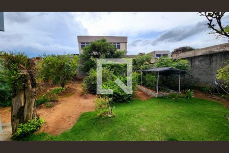 Casa à venda com 260m², 4 quartos e 5 vagas Casa à venda com 260m², 4 quartos e 5 vagasHorta