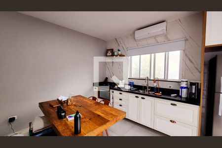 Casa à venda com 260m², 4 quartos e 5 vagas Casa à venda com 260m², 4 quartos e 5 vagasEdícula