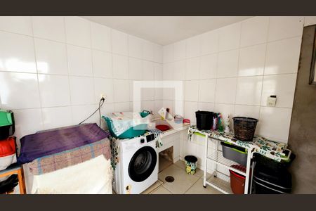 Casa à venda com 260m², 4 quartos e 5 vagas Casa à venda com 260m², 4 quartos e 5 vagasLavanderia