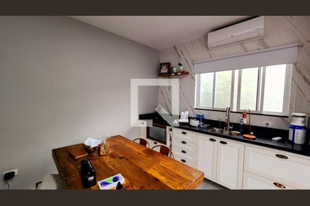 Casa à venda com 260m², 4 quartos e 5 vagas Casa à venda com 260m², 4 quartos e 5 vagasEdícula