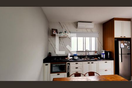 Casa à venda com 260m², 4 quartos e 5 vagas Casa à venda com 260m², 4 quartos e 5 vagasEdícula